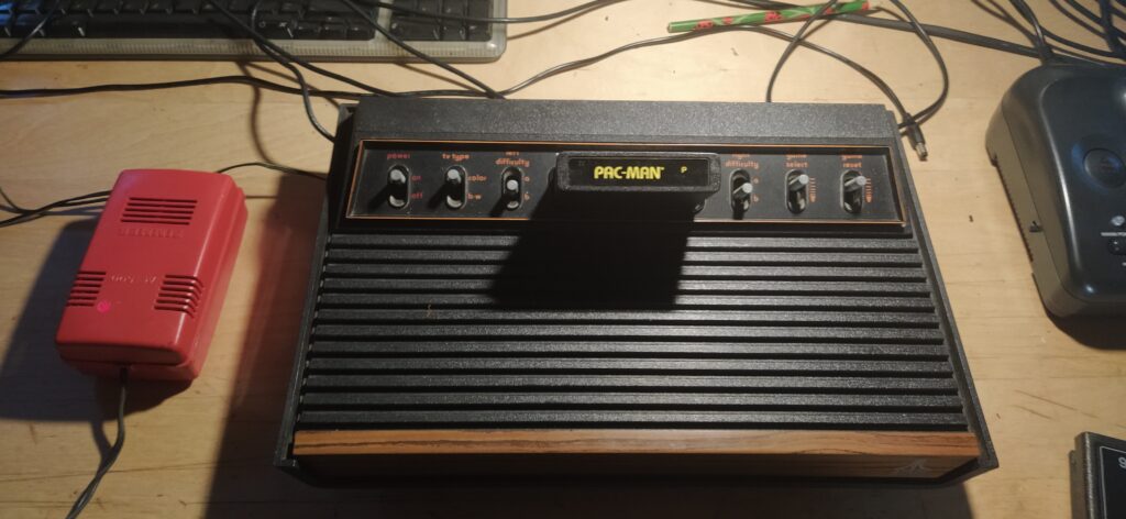 Atari 2600 CX con transformador