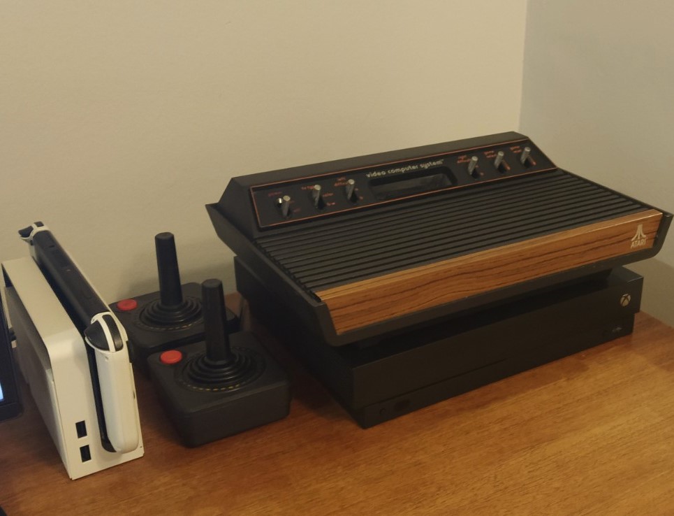Atari 2600, Xbox One S y Nintendo Switch OLED